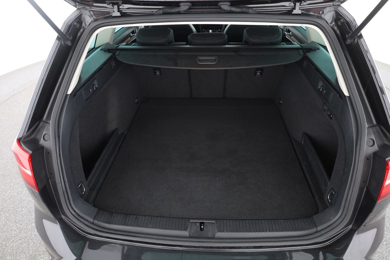 Volkswagen Passat Variant 1.8 TSI DSG Highline LED ACC AHK foto 25