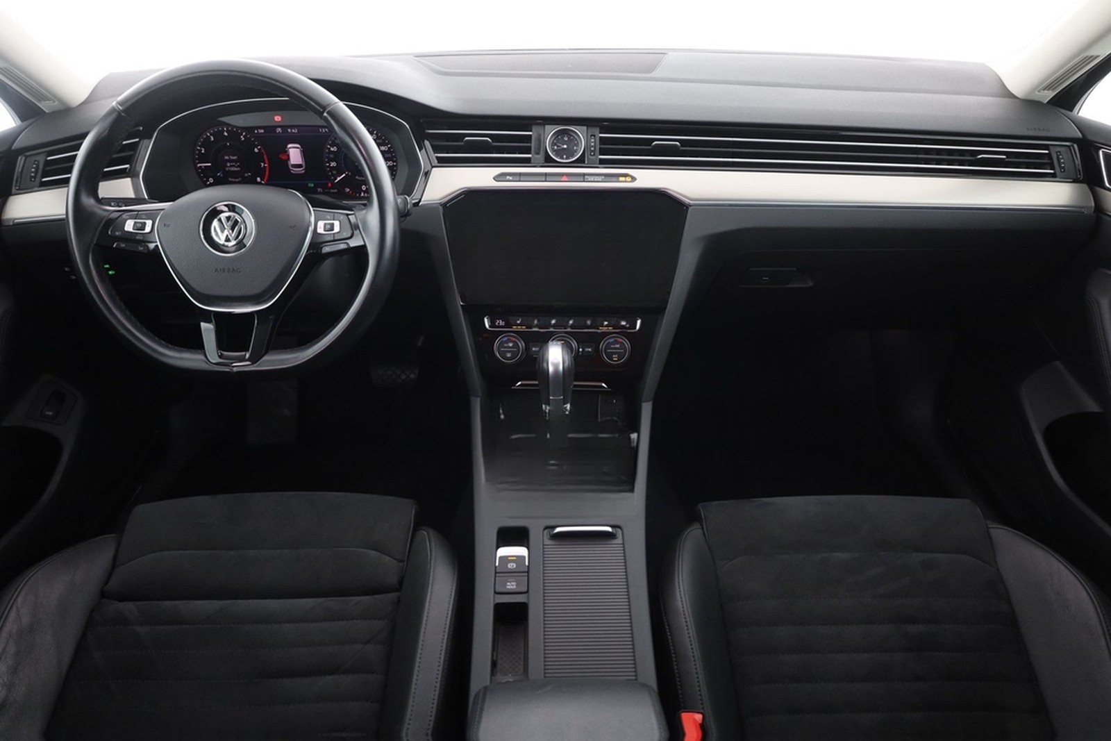 Volkswagen Passat Variant 1.8 TSI DSG Highline LED ACC AHK foto 9