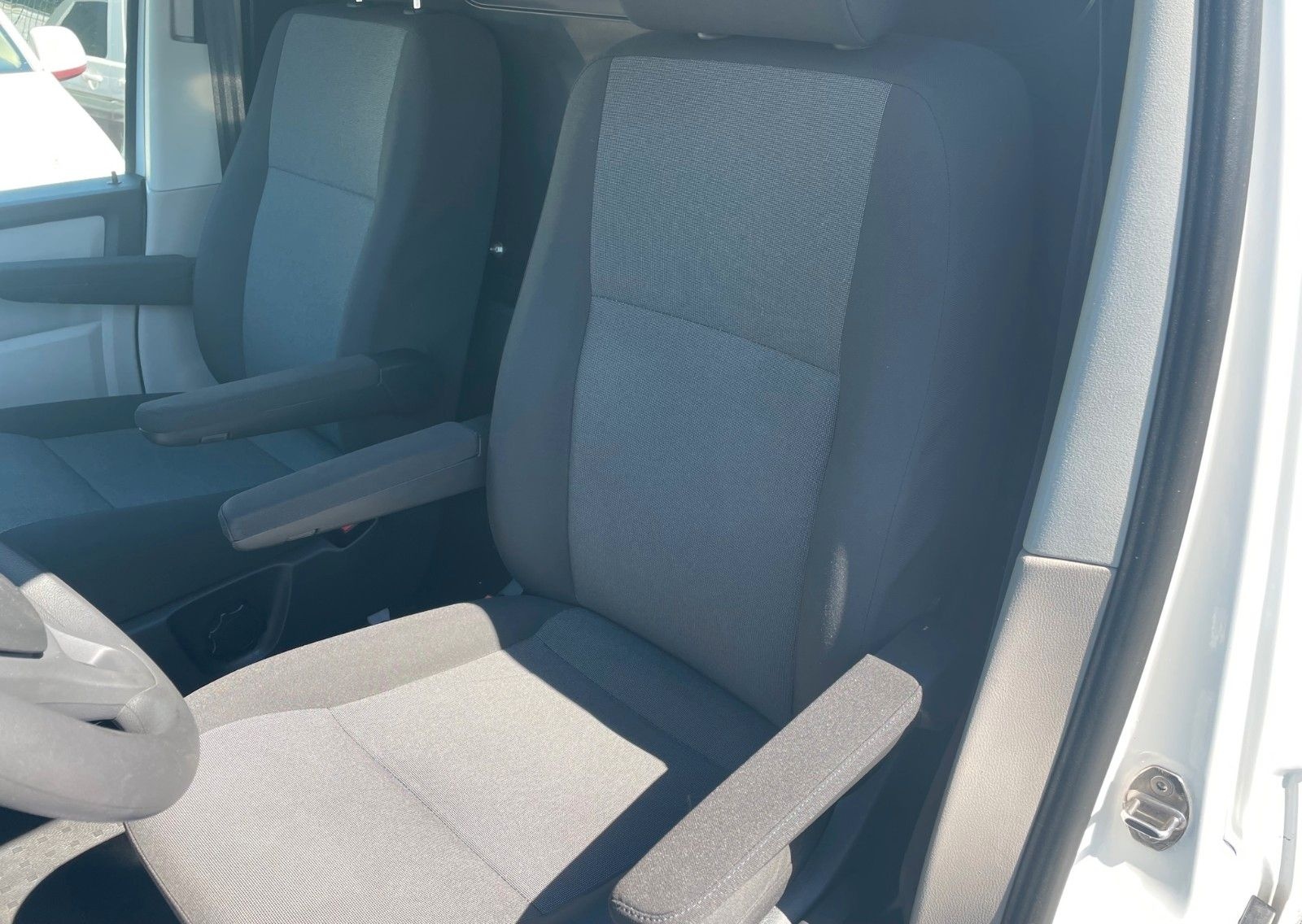 Volkswagen T6 Kasten Hochdach lang L2H3 KLIMA Tempomat foto 14