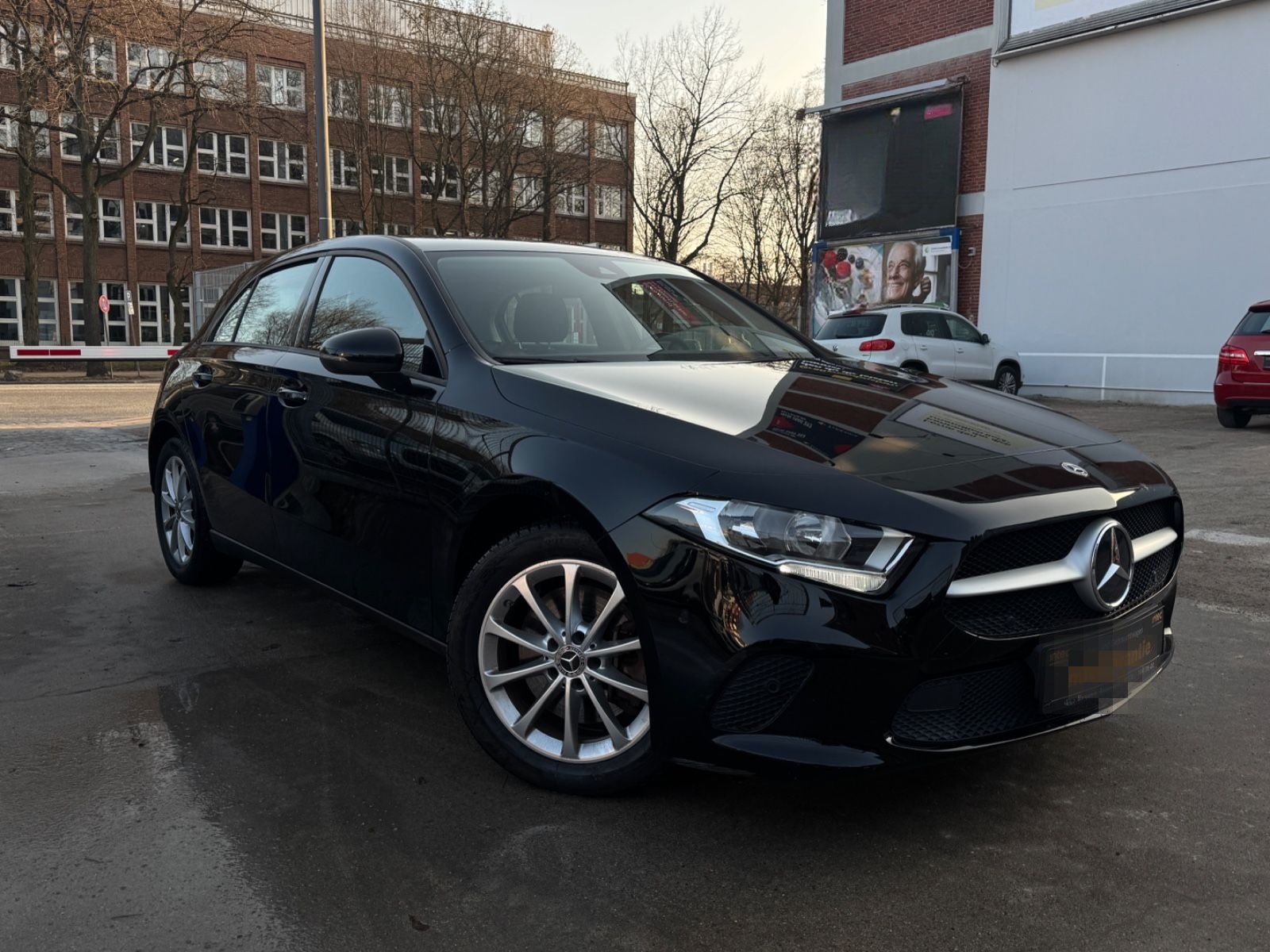 Mercedes-Benz A 250e*1.Hand*Scheckheft*CarPlay*NAVI*Parkpilot* foto 3