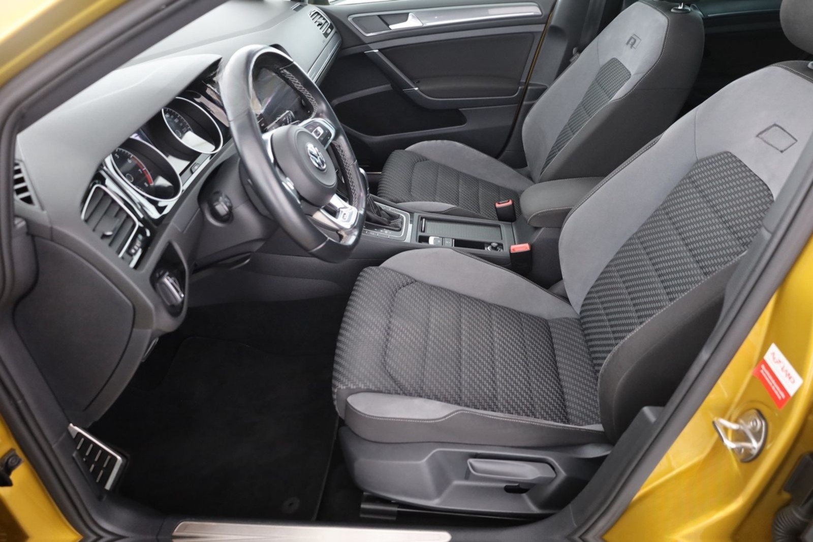 Volkswagen Golf VII 1.5 TSI DSG R-Line LED Navi Panorama foto 22