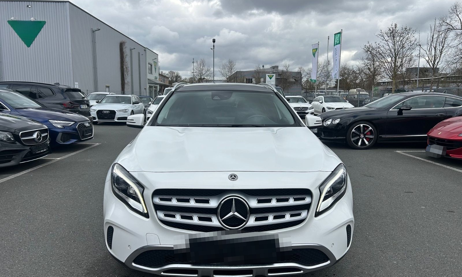 Mercedes-Benz GLA 180 / PANO/LED/KAM foto 2