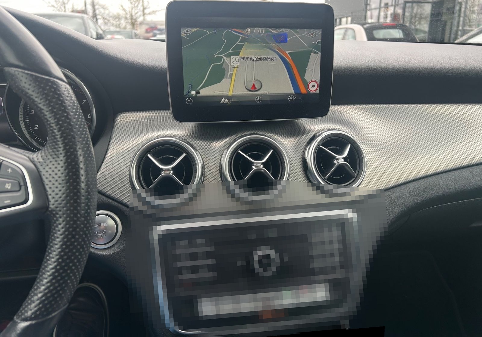 Mercedes-Benz GLA 180 / PANO/LED/KAM foto 14