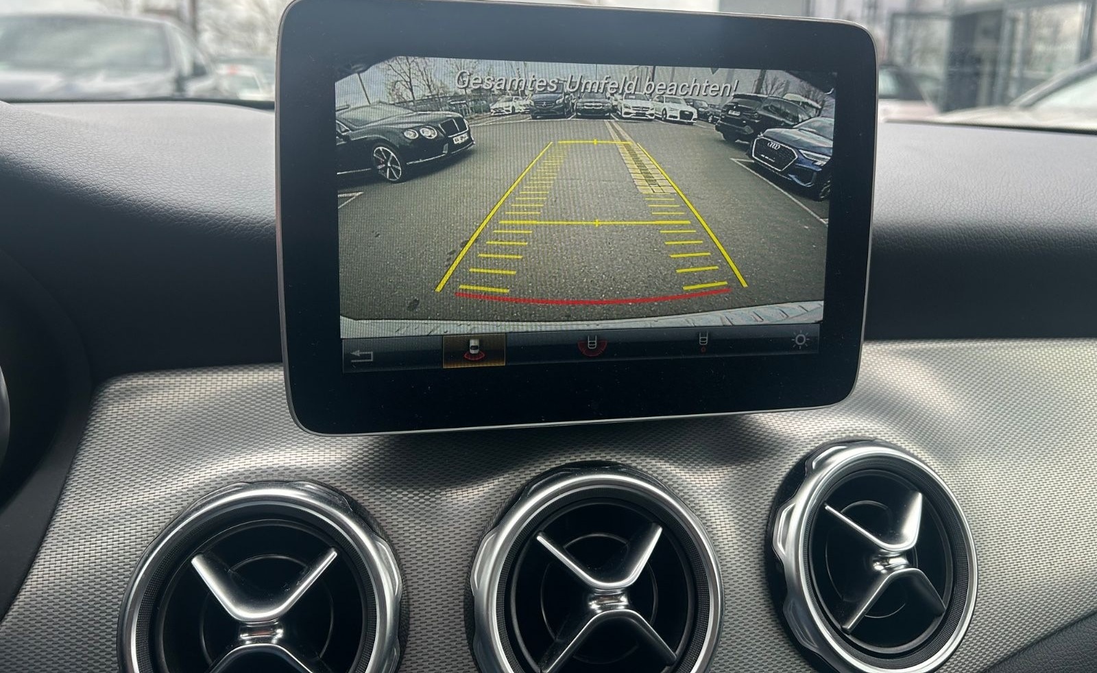 Mercedes-Benz GLA 180 / PANO/LED/KAM foto 15