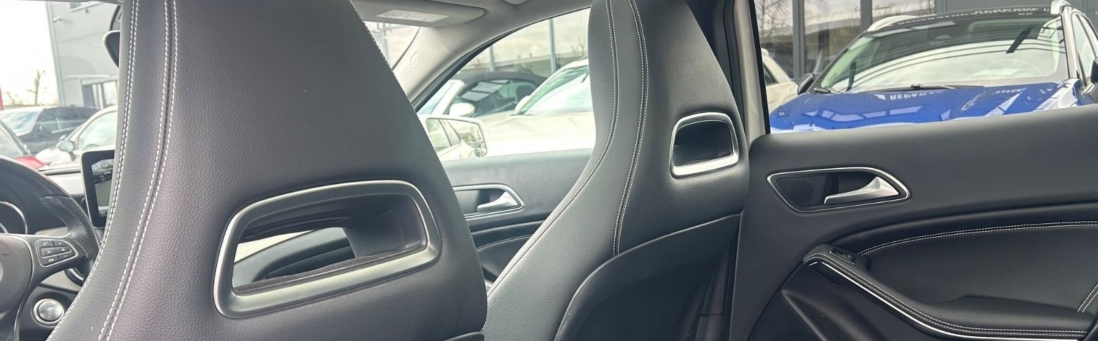 Mercedes-Benz GLA 180 / PANO/LED/KAM foto 17