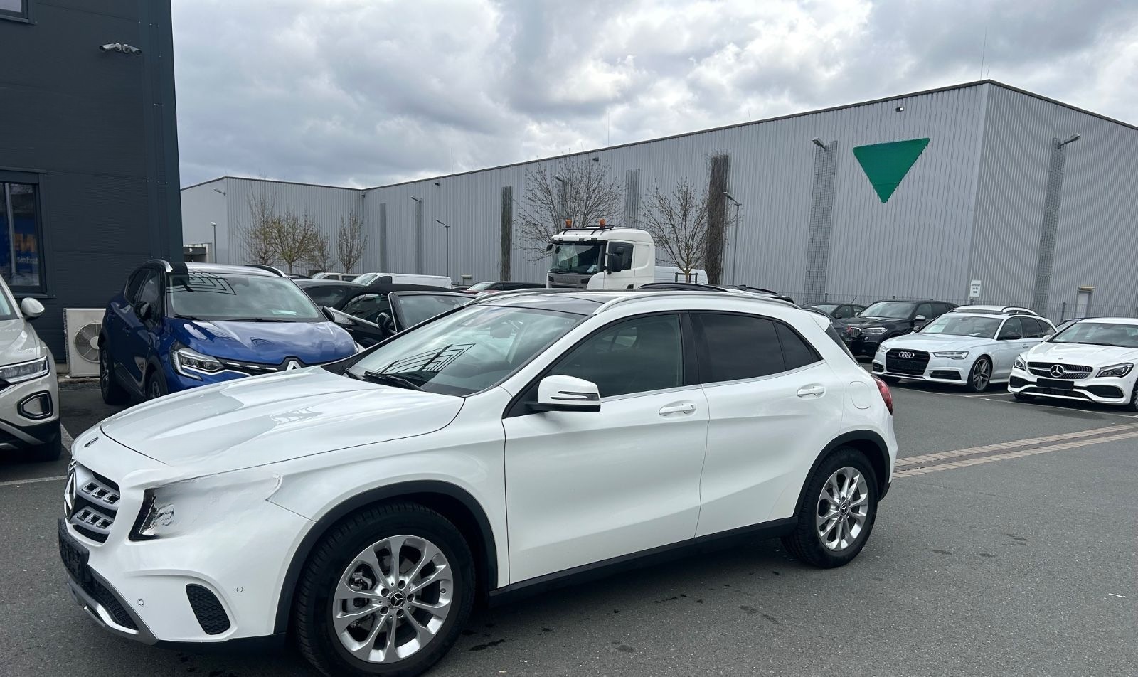 Mercedes-Benz GLA 180 / PANO/LED/KAM foto 4