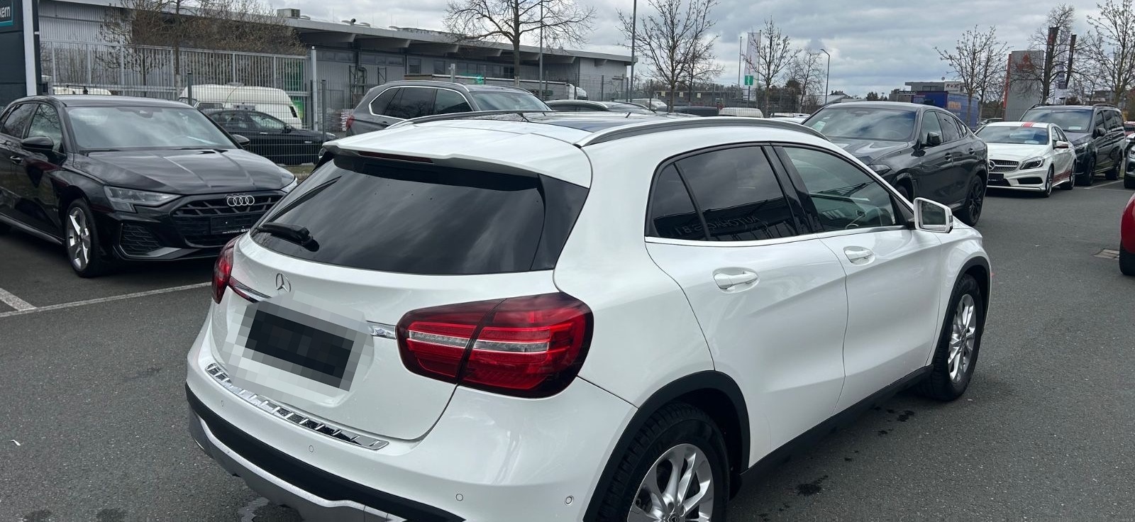 Mercedes-Benz GLA 180 / PANO/LED/KAM foto 5