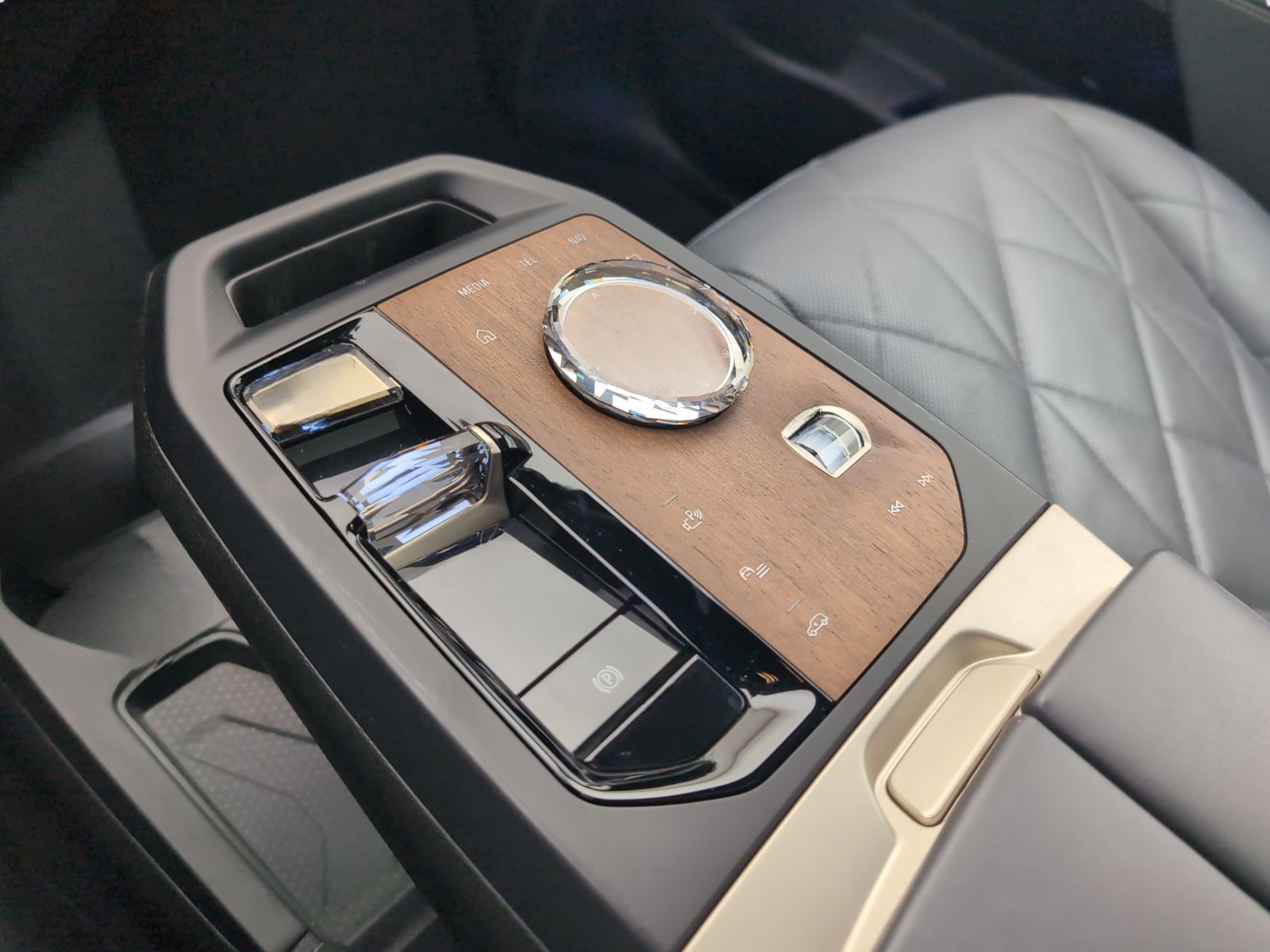 BMW iX M60 Bowers & Wilkins AHK Driv.Assist.Prof foto 14