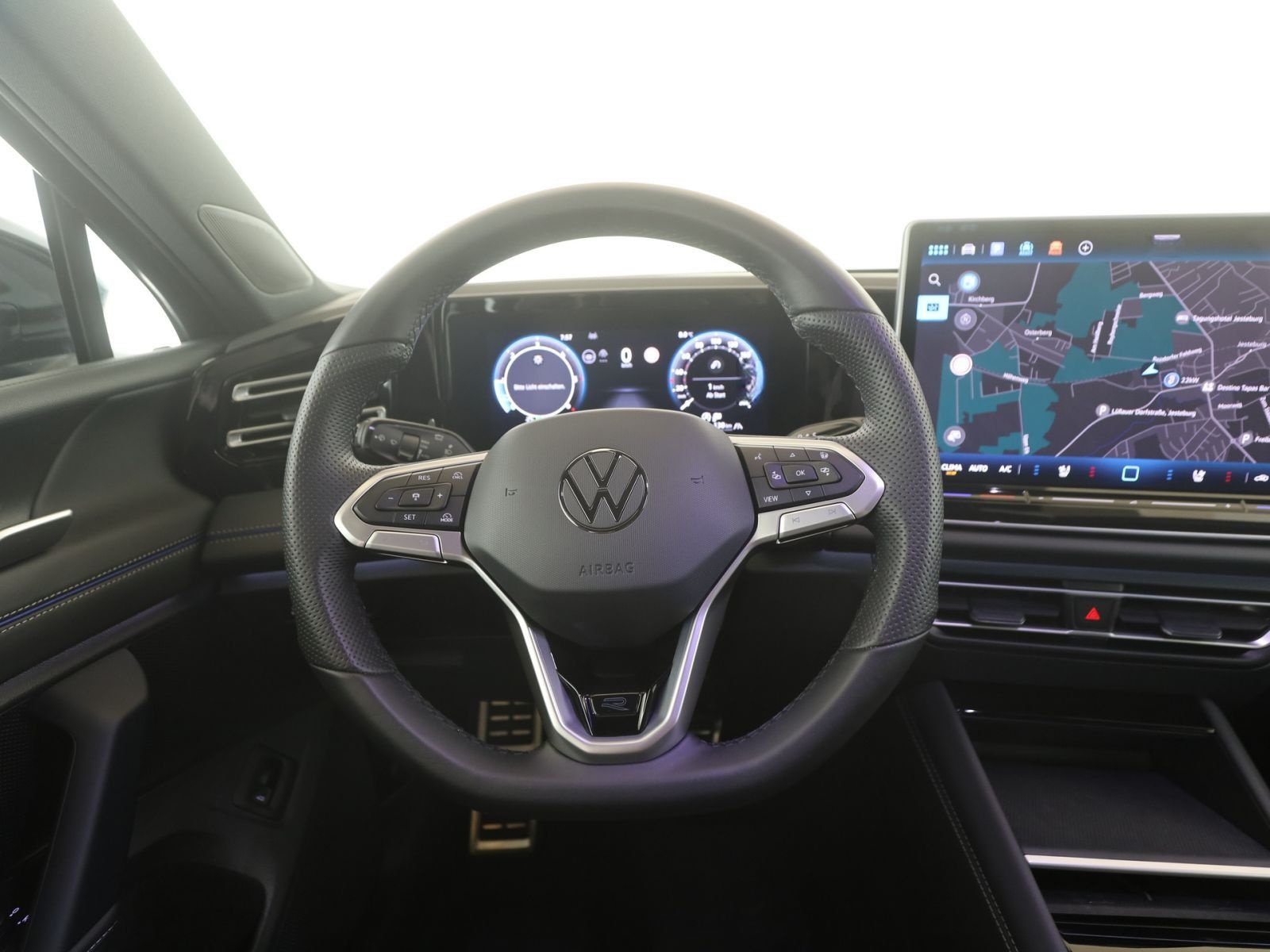 Volkswagen Tiguan 2.0 TDI R-Line AHK+Matrix+RFK+Navi+StandH foto 14