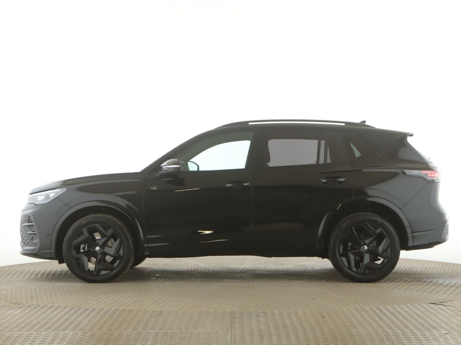 Volkswagen Tiguan 2.0 TDI R-Line AHK+Matrix+RFK+Navi+StandH foto 5