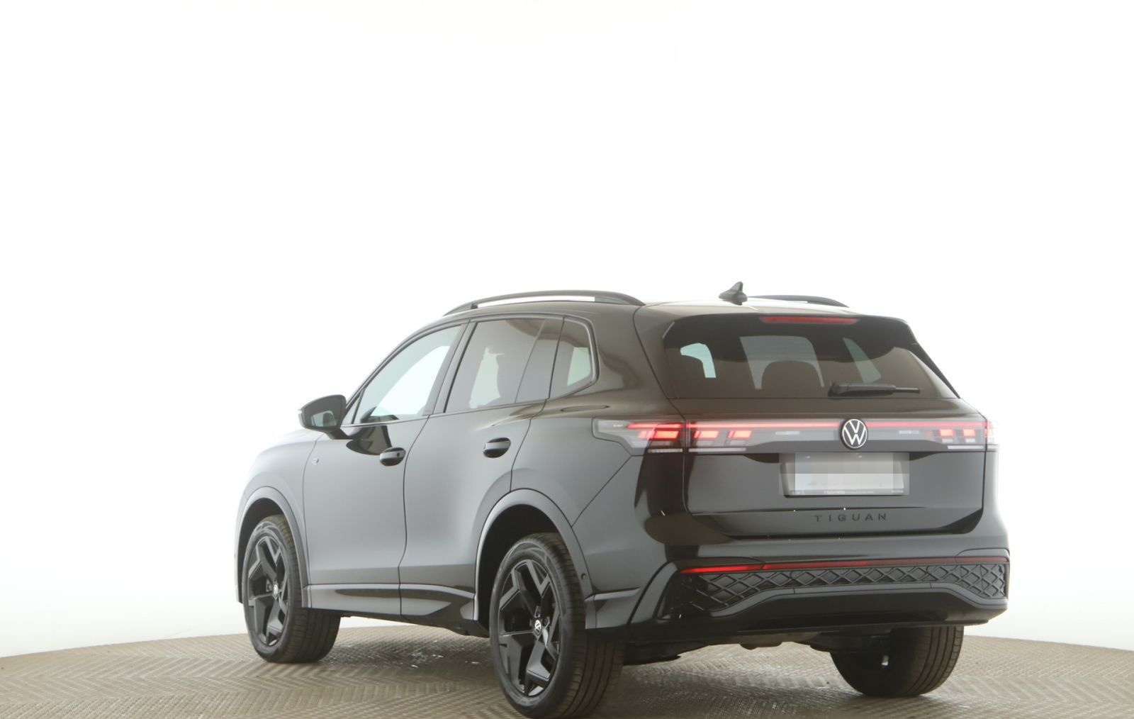 Volkswagen Tiguan 2.0 TDI R-Line AHK+Matrix+RFK+Navi+StandH foto 6