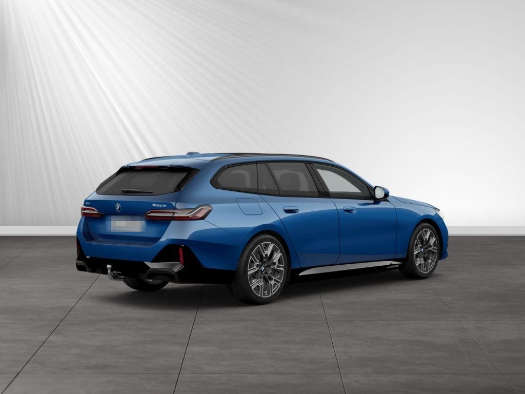 BMW 550e xDrive Touring M Sport|AHK|20"LMR|Pano|B&W foto 2