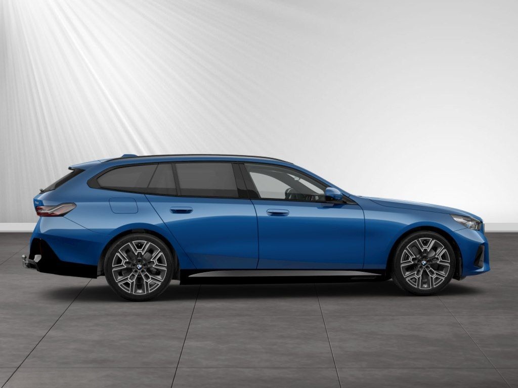 BMW 550e xDrive Touring M Sport|AHK|20"LMR|Pano|B&W foto 11
