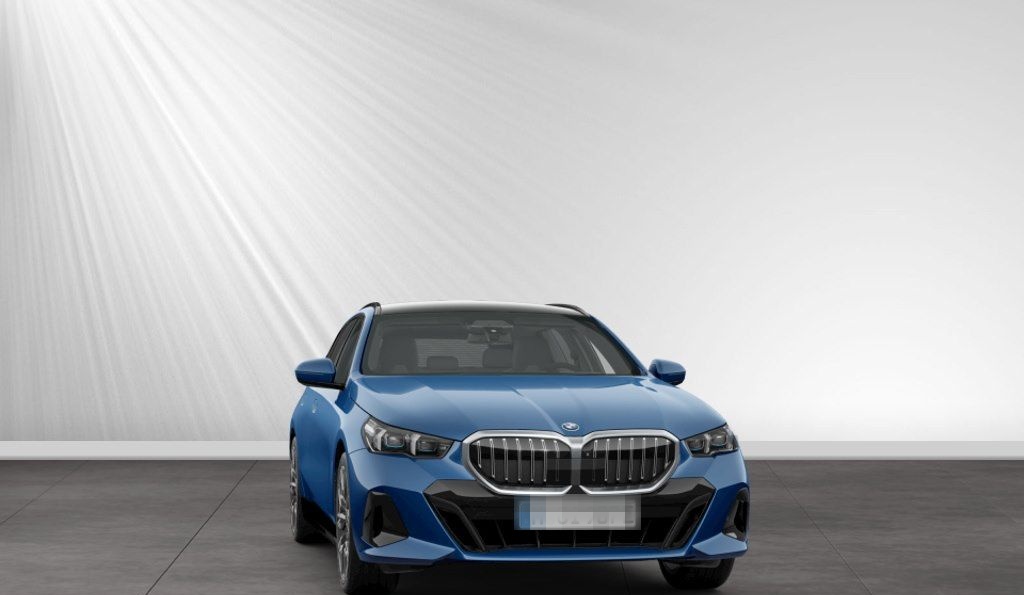 BMW 550e xDrive Touring M Sport|AHK|20"LMR|Pano|B&W foto 13