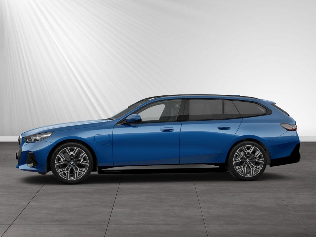 BMW 550e xDrive Touring M Sport|AHK|20"LMR|Pano|B&W foto 7