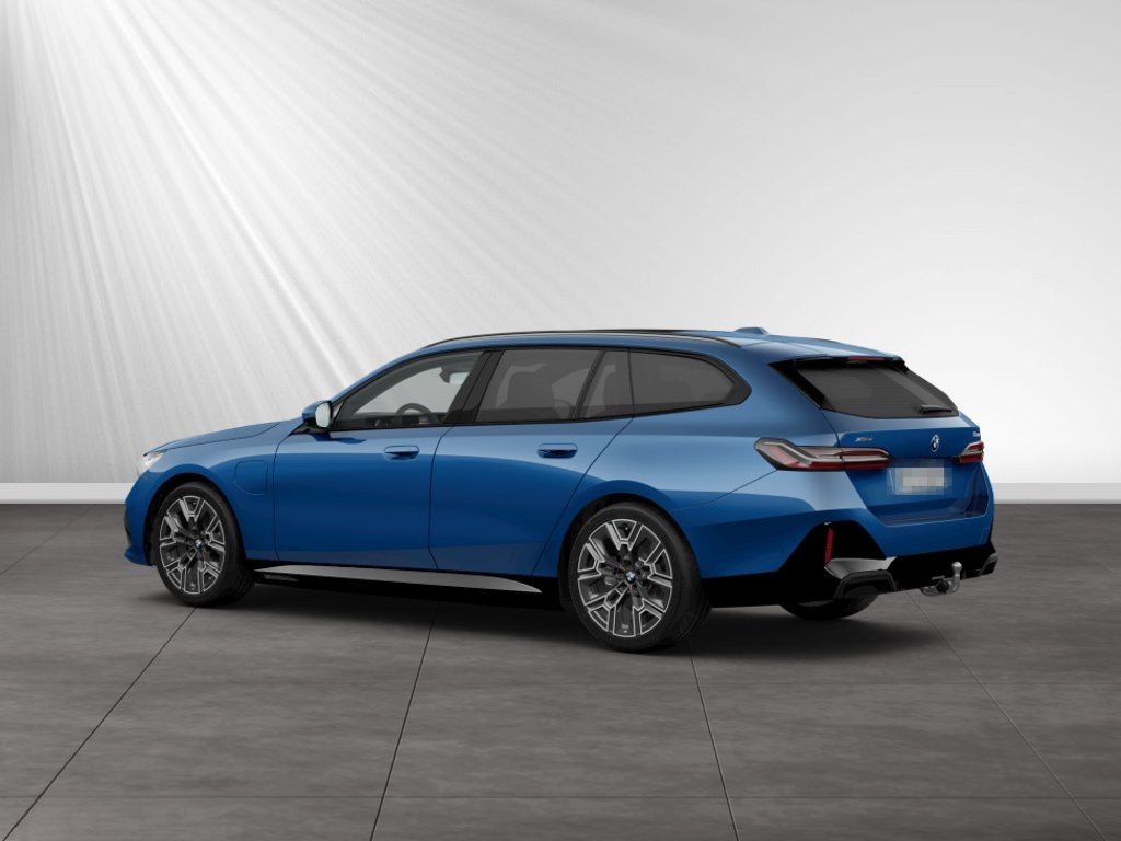 BMW 550e xDrive Touring M Sport|AHK|20"LMR|Pano|B&W foto 8