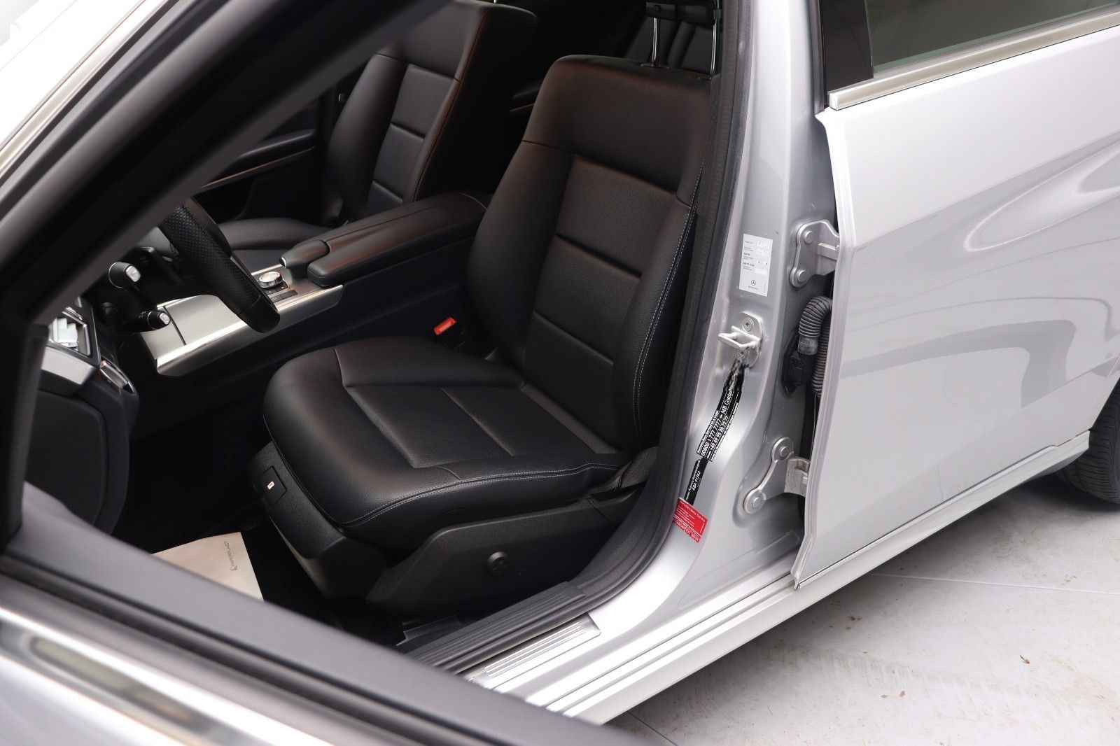 Mercedes-Benz E 200 BlueTec~LED High Int.~SZH~Memory~Navi~Temp foto 16