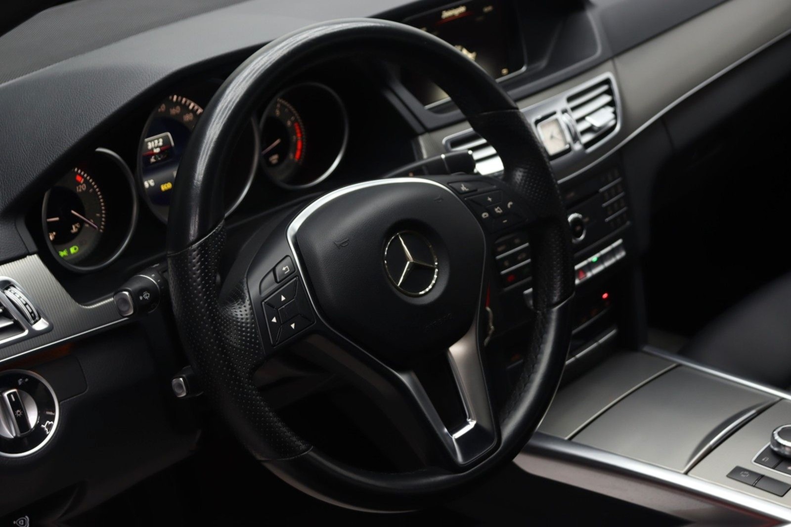 Mercedes-Benz E 200 CGI BlueEfficiency Avantgarde~SZH~Kam~StHz foto 16
