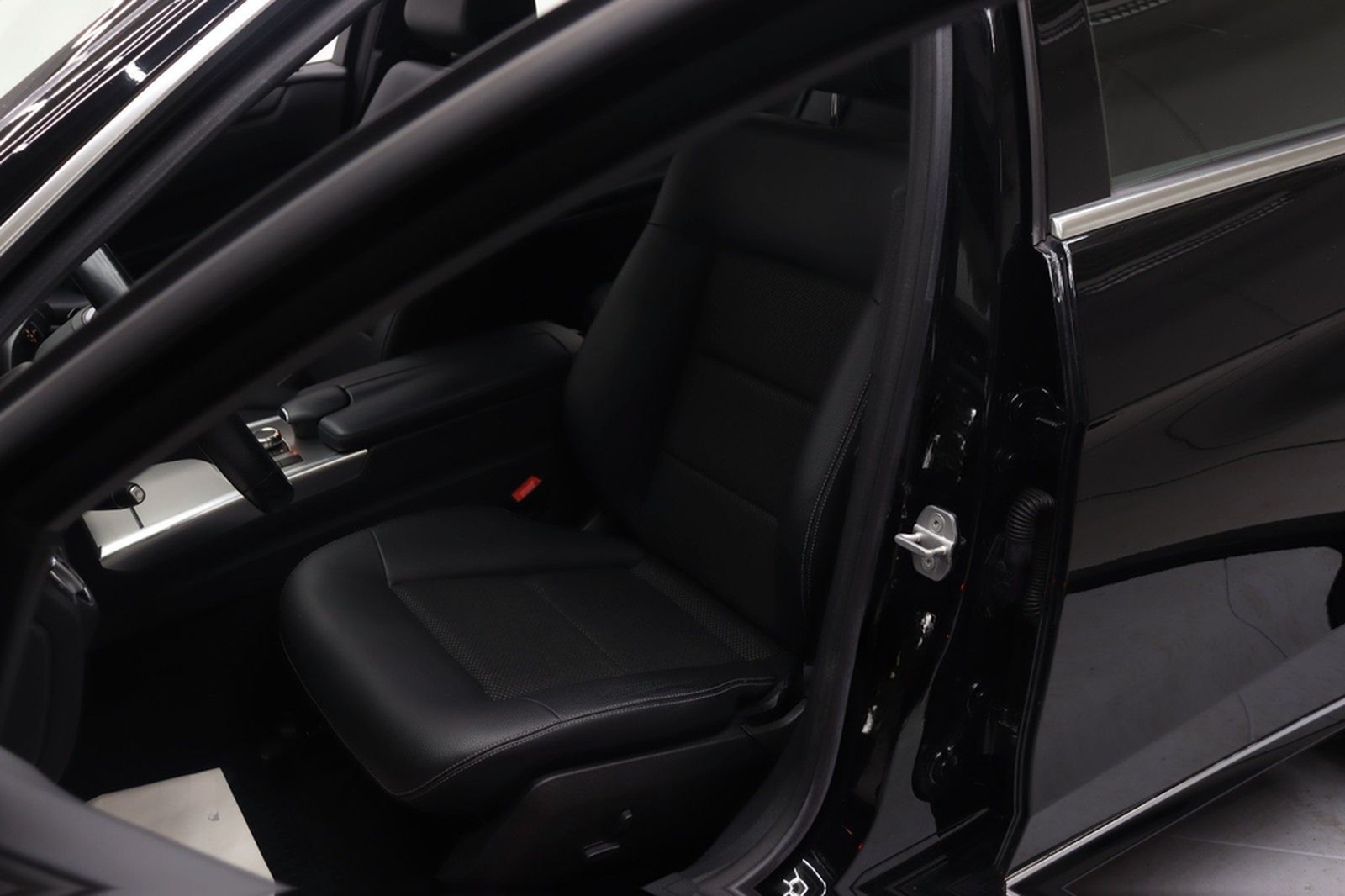 Mercedes-Benz E 200 CGI BlueEfficiency Avantgarde~SZH~Kam~StHz foto 17