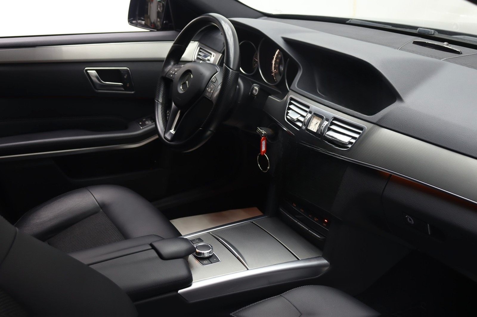 Mercedes-Benz E 200 CGI BlueEfficiency Avantgarde~SZH~Kam~StHz foto 21
