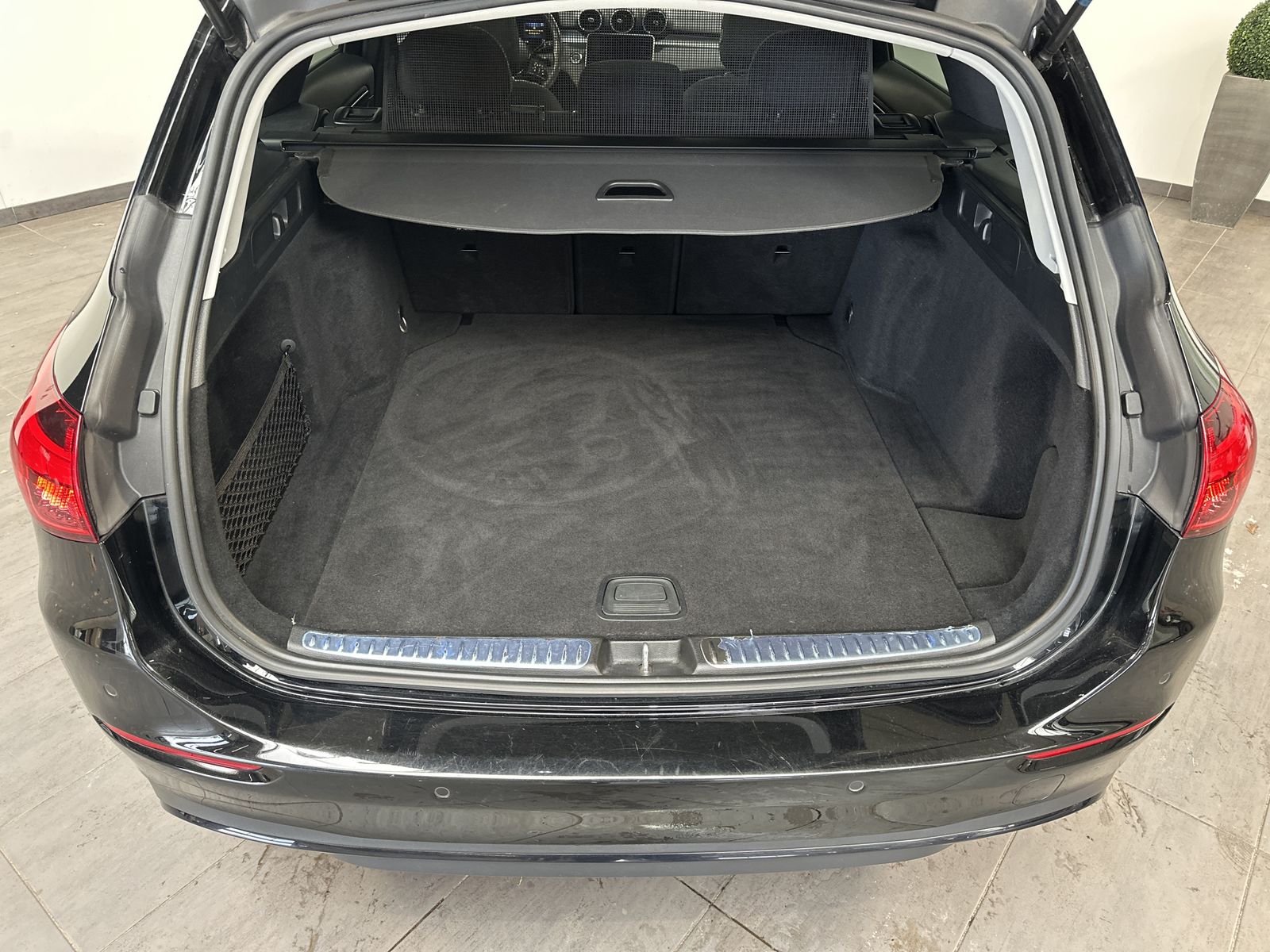 Mercedes-Benz C 180 T Avantgarde NAV+LED+KAM+PANO+AHK+VCOCKPIT foto 6