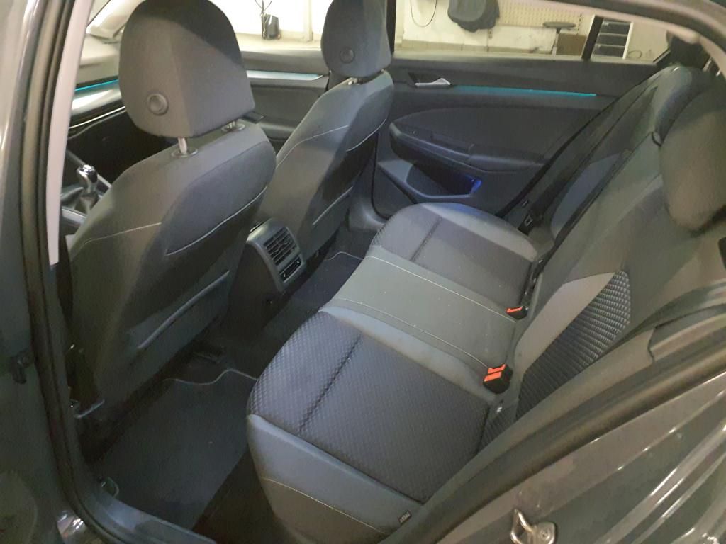 Volkswagen Golf VIII Lim. 1.5 TSI Active LED+ STHZ HuD NAVI foto 6