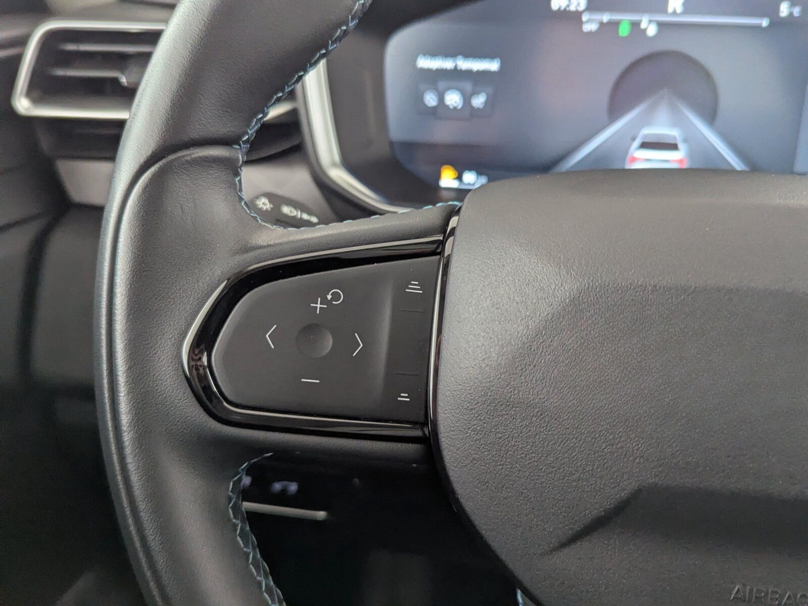 Lynk&Co 01 1,5TD MHEV (EURO 6d) LED+NAVI+ACC+PANO+ foto 23