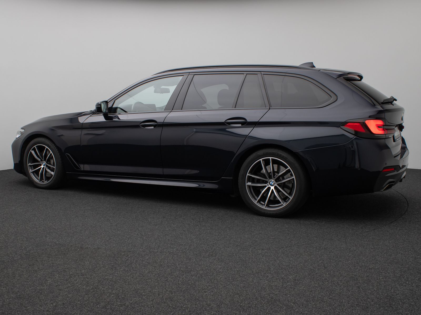 BMW 530d xD M Sport Panorama Kamera HUD HiFi Komfort foto 10