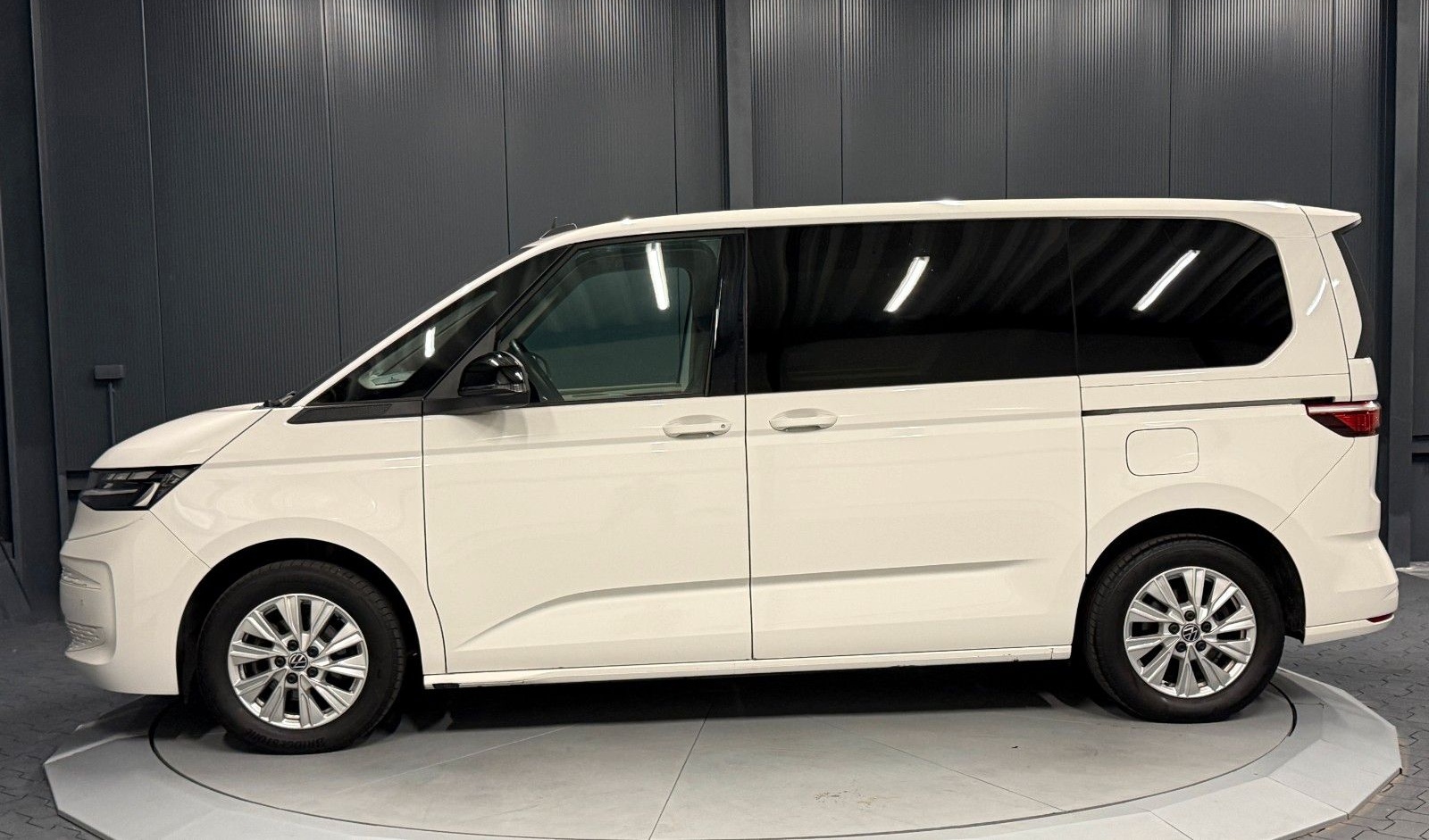 Volkswagen T7 Multivan 2.0 TDI DSG*AHK*KAMERA*NAVI*6-SITZER foto 2