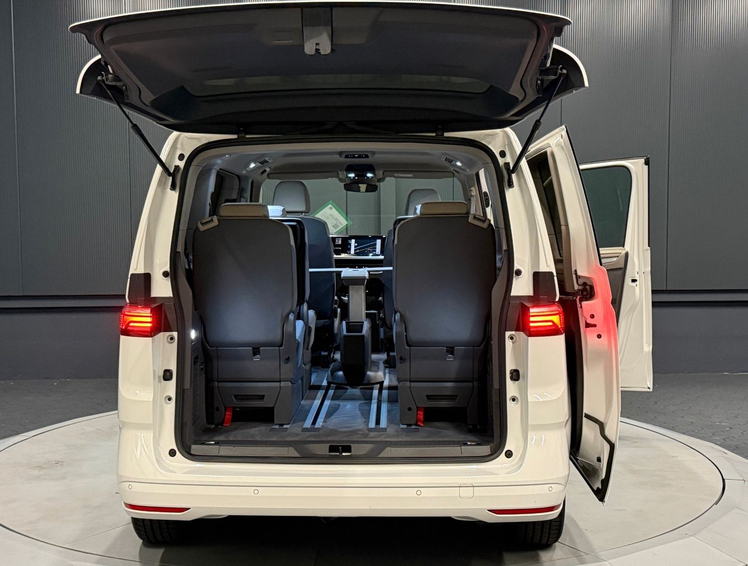 Volkswagen T7 Multivan 2.0 TDI DSG*AHK*KAMERA*NAVI*6-SITZER foto 5