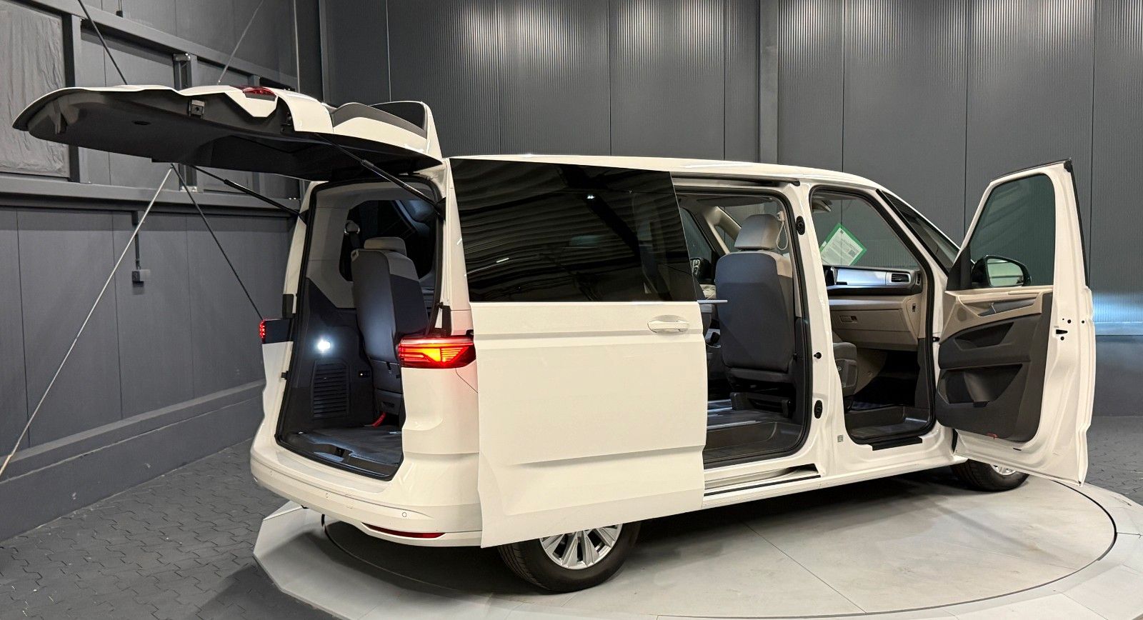 Volkswagen T7 Multivan 2.0 TDI DSG*AHK*KAMERA*NAVI*6-SITZER foto 6