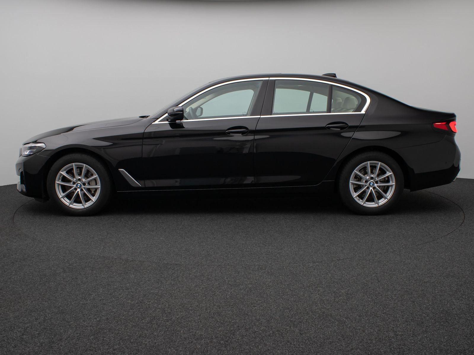 BMW 530i Kamera Glasdach DAB Lenkrhzg Klima-4. Alarm foto 11