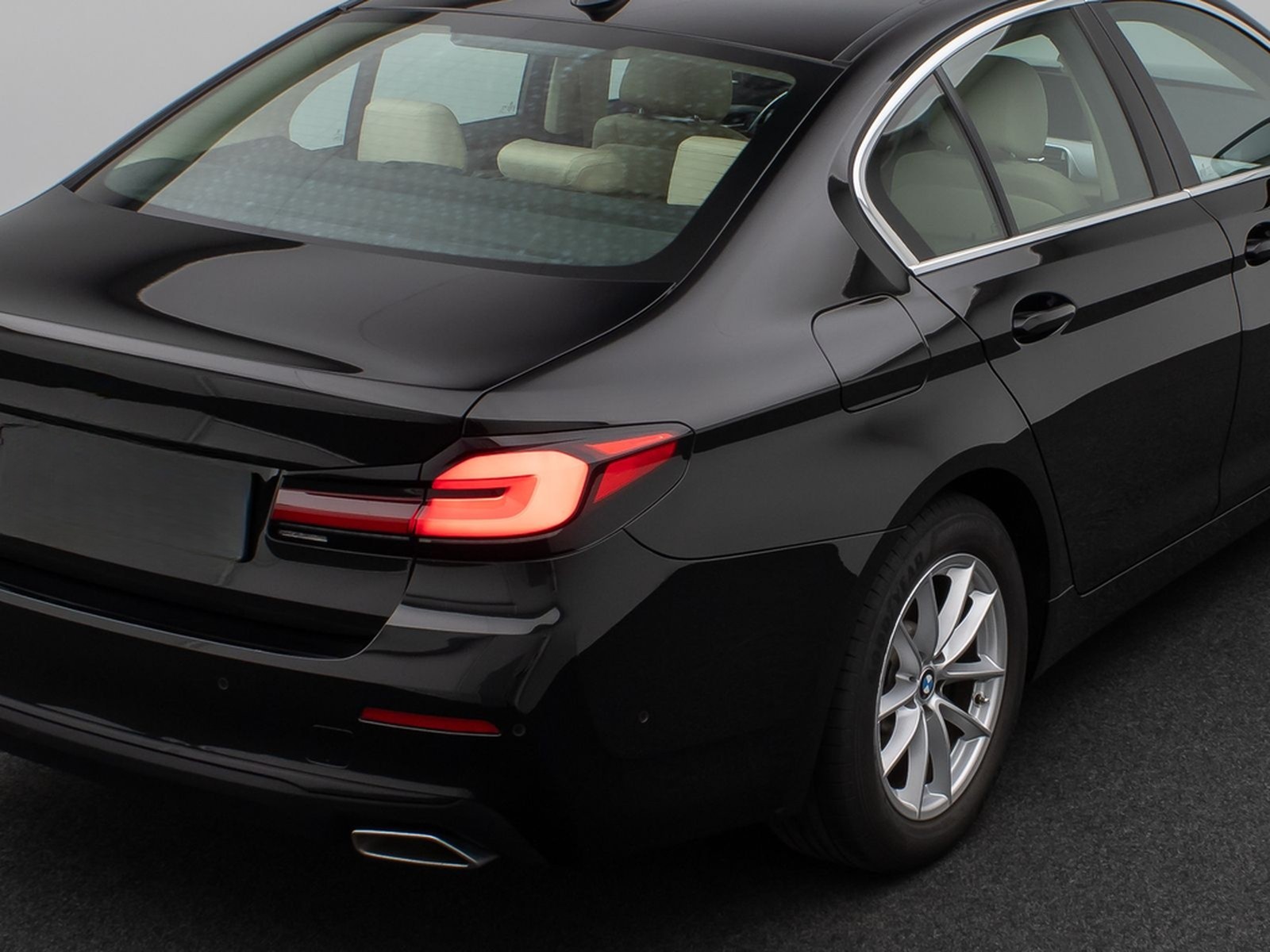 BMW 530i Kamera Glasdach DAB Lenkrhzg Klima-4. Alarm foto 15