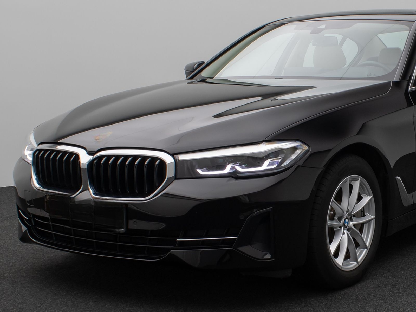 BMW 530i Kamera Glasdach DAB Lenkrhzg Klima-4. Alarm foto 17