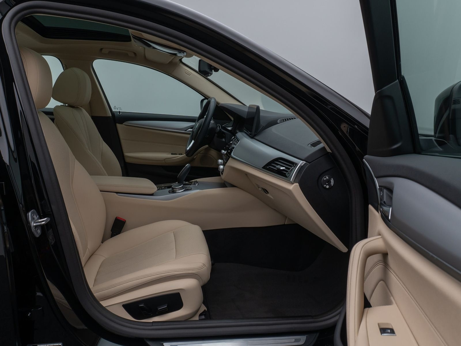 BMW 530i Kamera Glasdach DAB Lenkrhzg Klima-4. Alarm foto 24