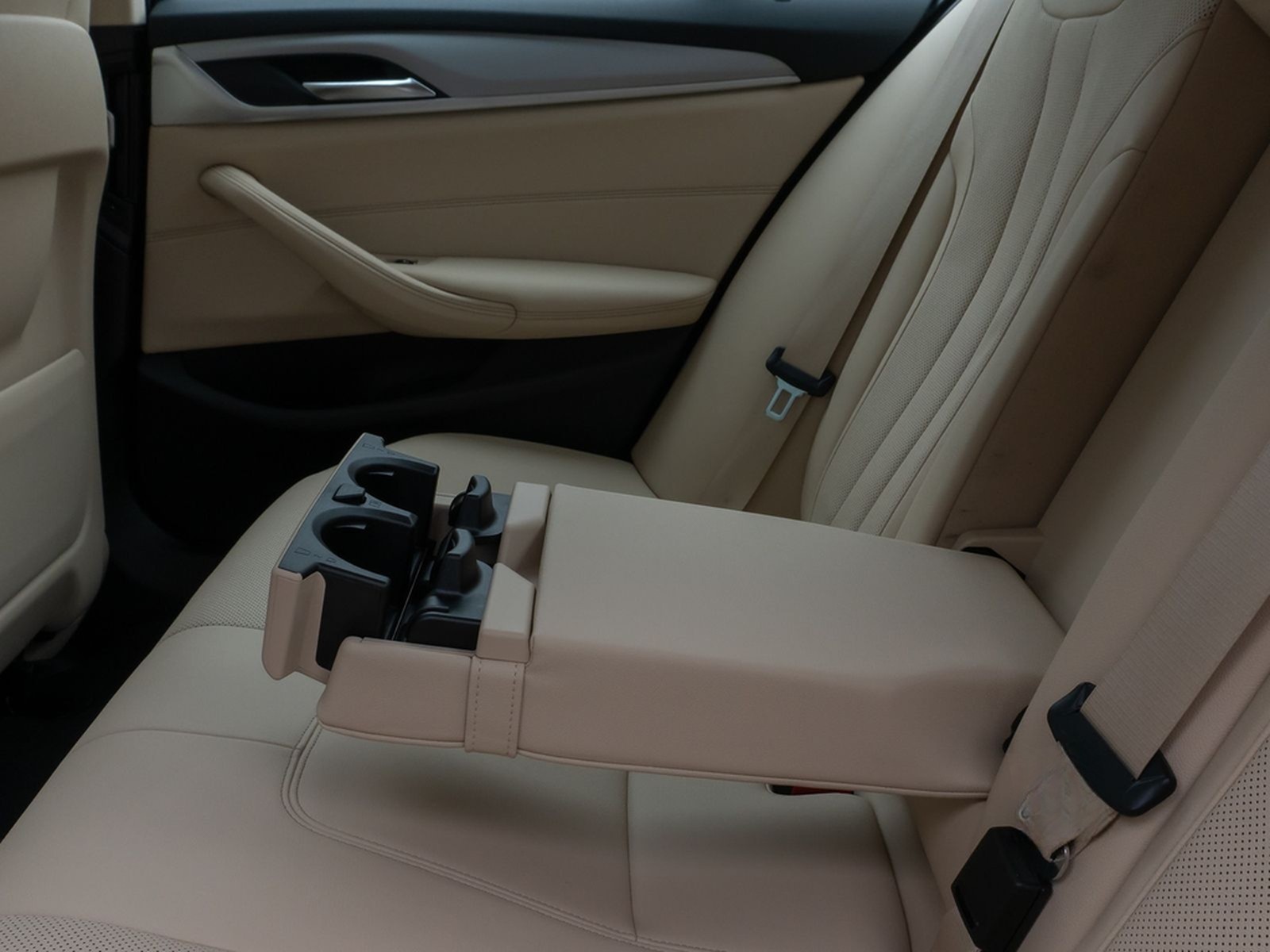 BMW 530i Kamera Glasdach DAB Lenkrhzg Klima-4. Alarm foto 28
