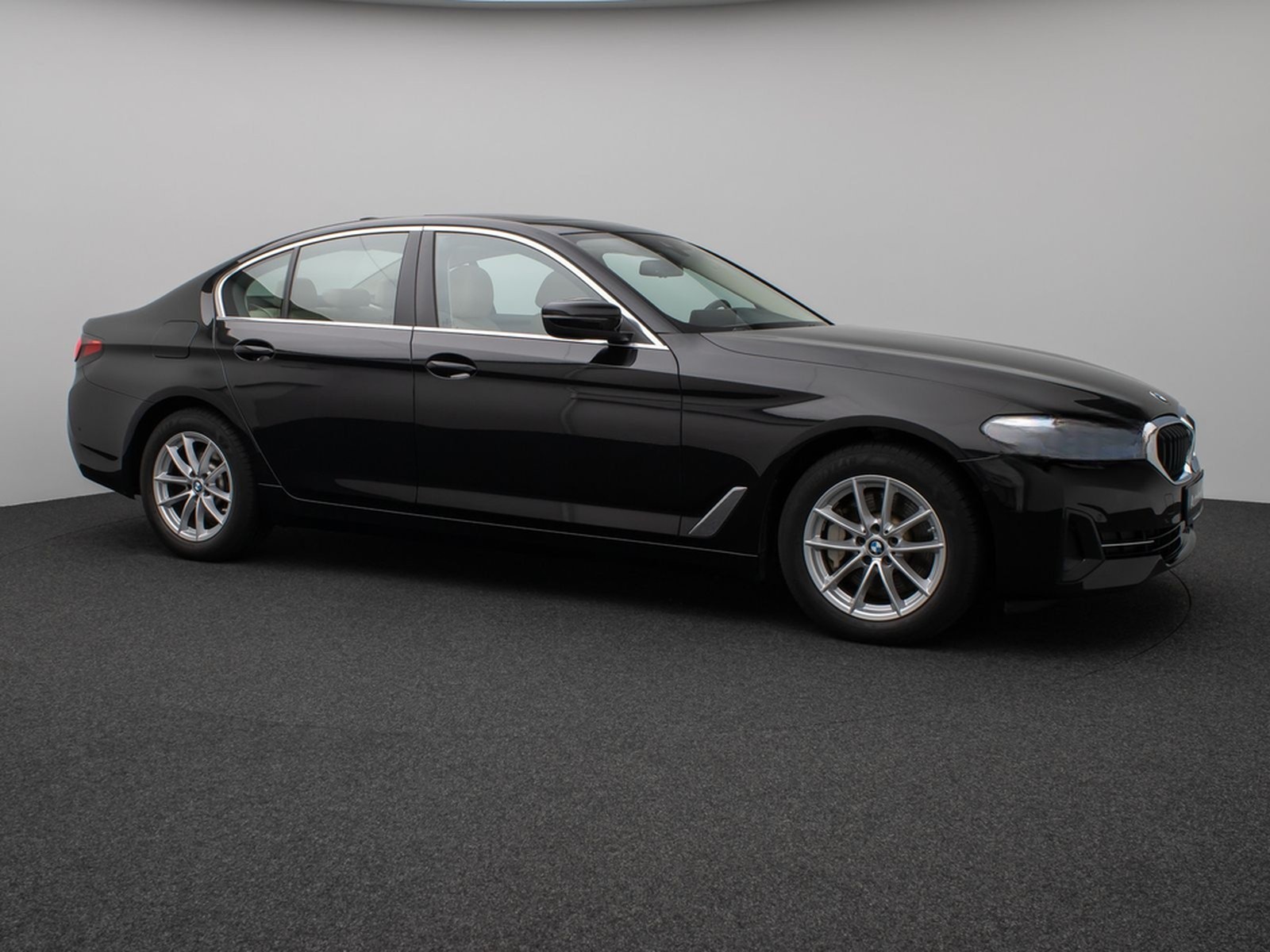 BMW 530i Kamera Glasdach DAB Lenkrhzg Klima-4. Alarm foto 4