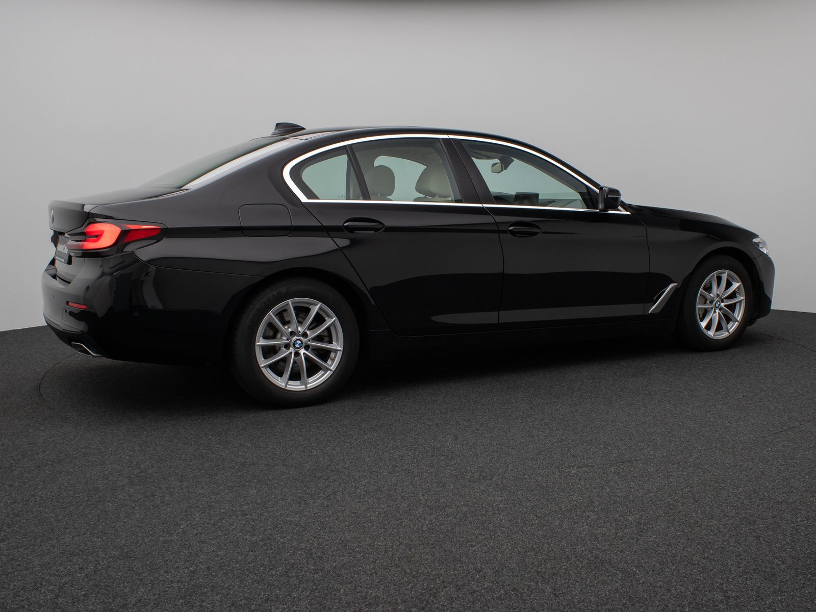 BMW 530i Kamera Glasdach DAB Lenkrhzg Klima-4. Alarm foto 6