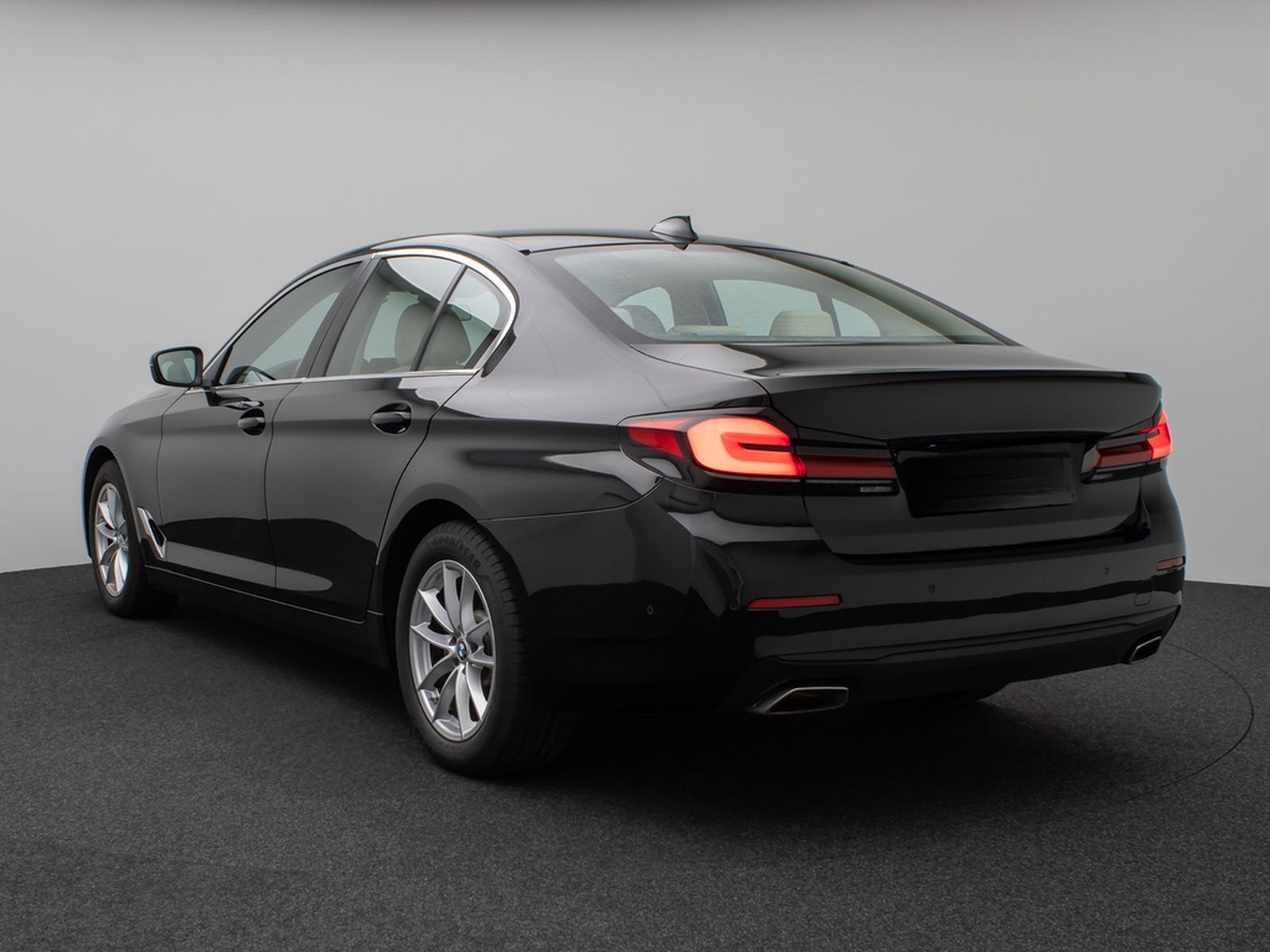 BMW 530i Kamera Glasdach DAB Lenkrhzg Klima-4. Alarm foto 9