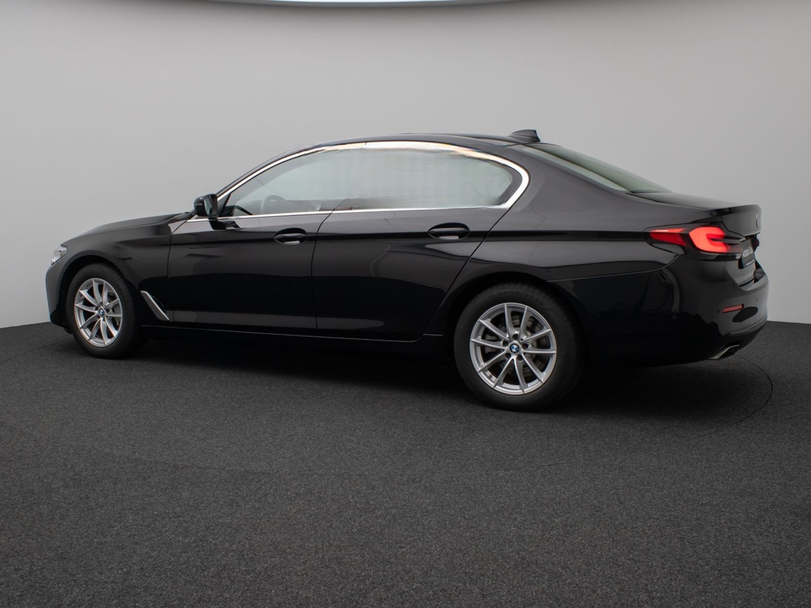 BMW 530i Kamera Glasdach DAB Lenkrhzg Klima-4. Alarm foto 10