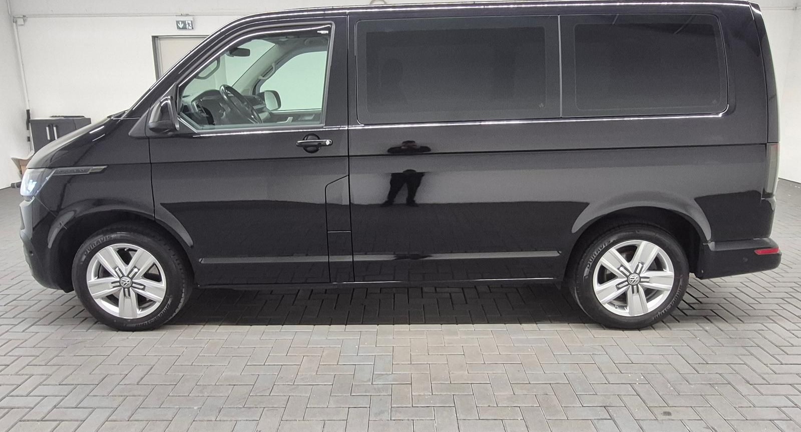 Volkswagen T6.1 Multivan 7-Sitz/LED/Navi/Stdhzg/AHK/SHZ/Kam foto 2