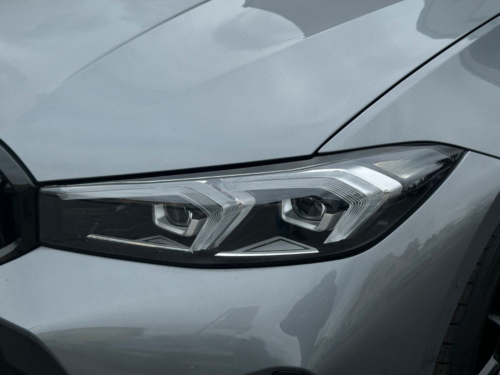 BMW 318i M Sport LCI LED DA PA H/K 19" Keyless foto 4