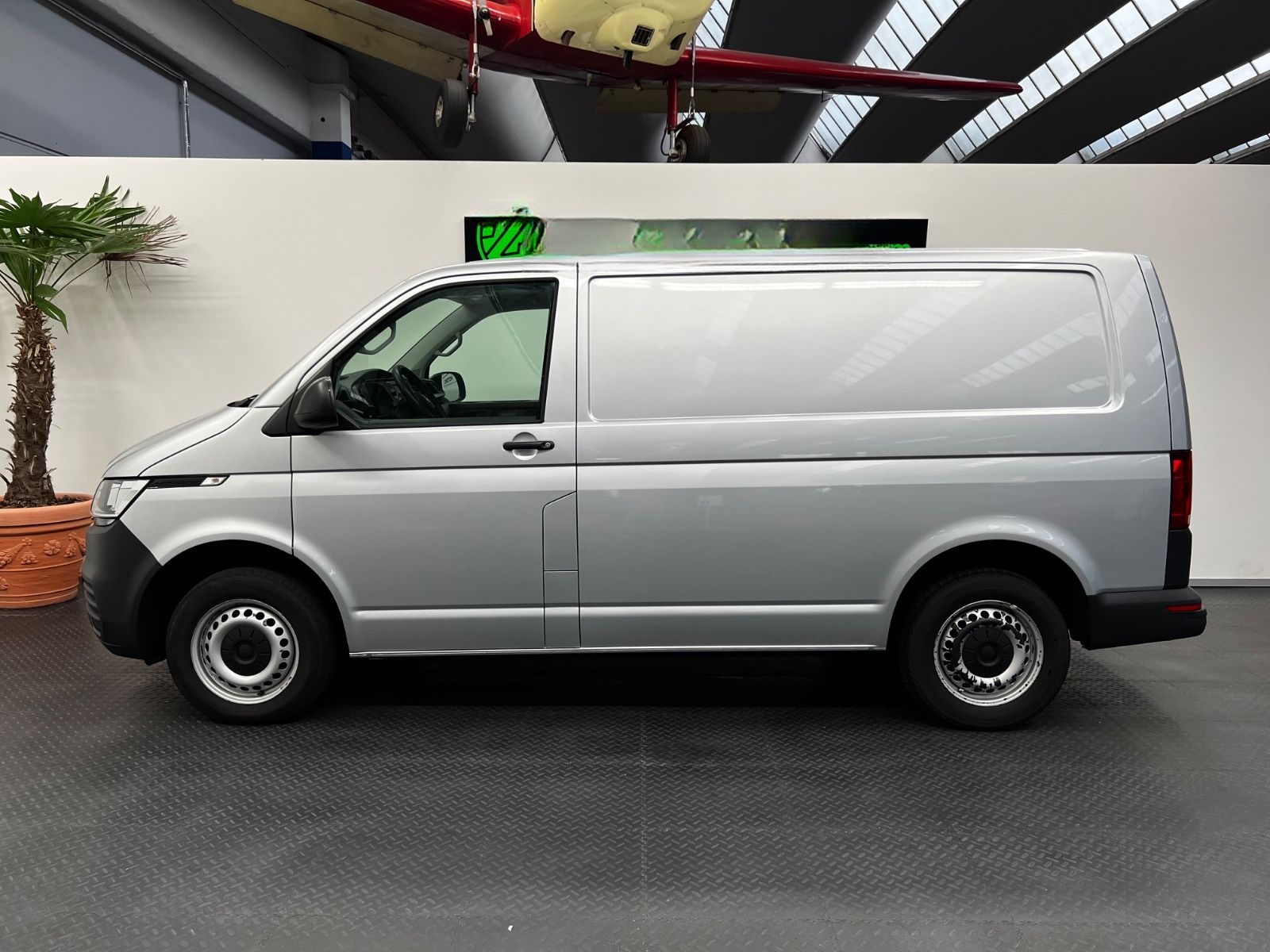 Volkswagen T6.1 Transporter Kasten *SERVICE+TÜV NEU* foto 3