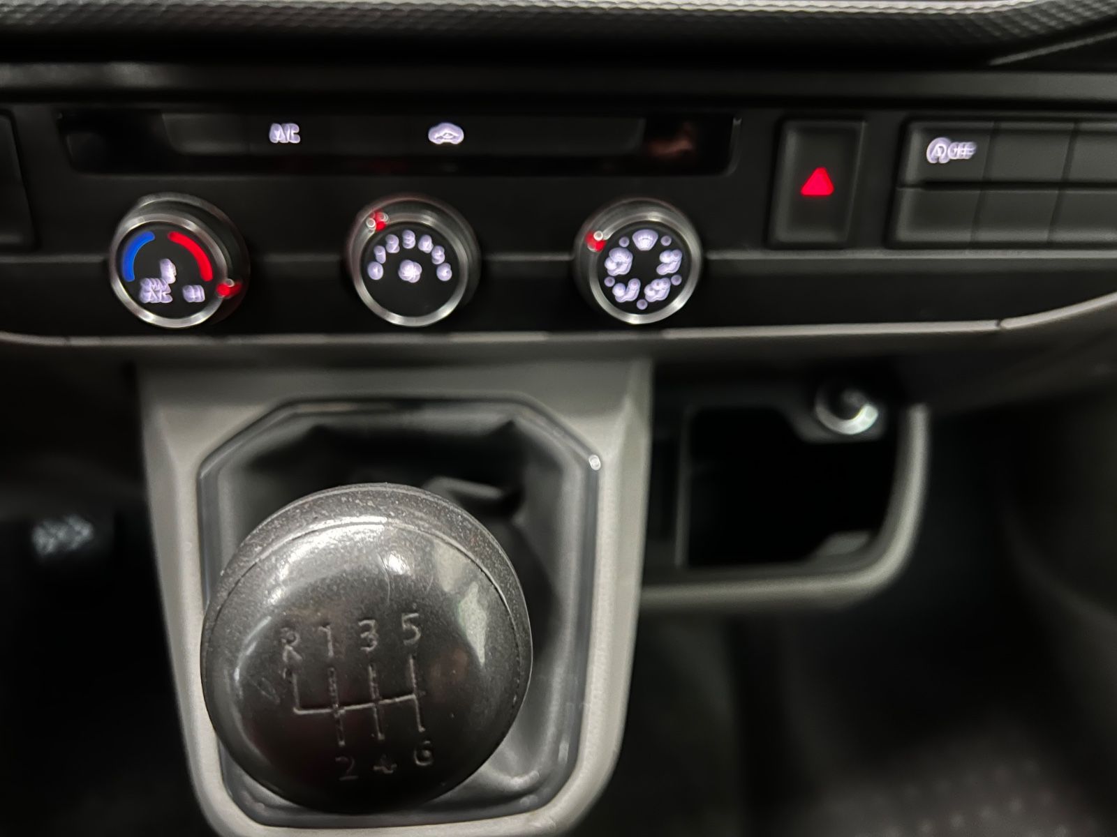 Volkswagen T6.1 Transporter Kasten *SERVICE+TÜV NEU* foto 22