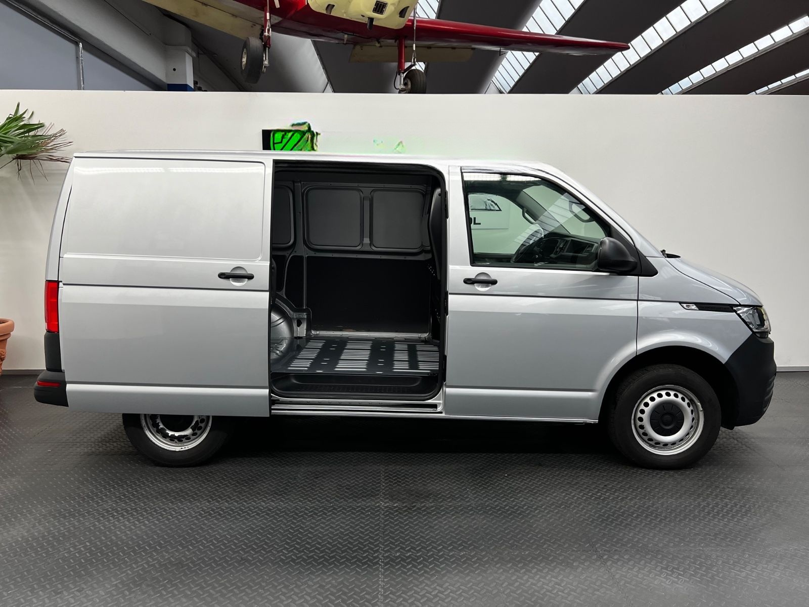 Volkswagen T6.1 Transporter Kasten *SERVICE+TÜV NEU* foto 8