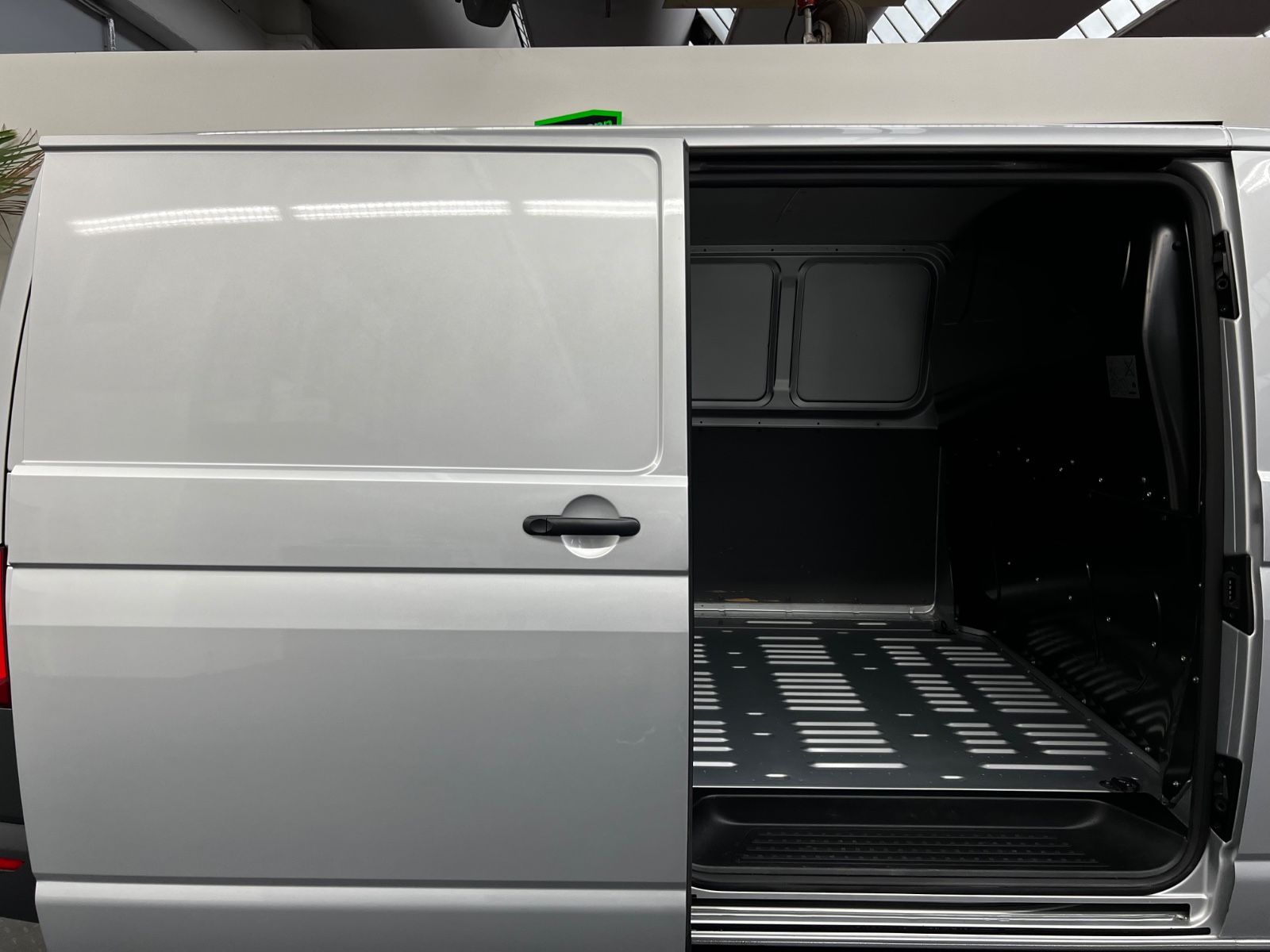 Volkswagen T6.1 Transporter Kasten *SERVICE+TÜV NEU* foto 9