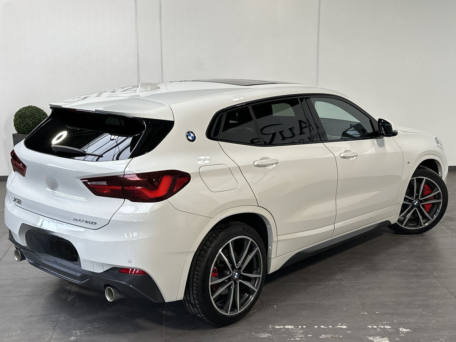BMW X2 xDrive20d M-Sport NAV+LED+AHK+PANO+KAM+19ZOLL foto 5