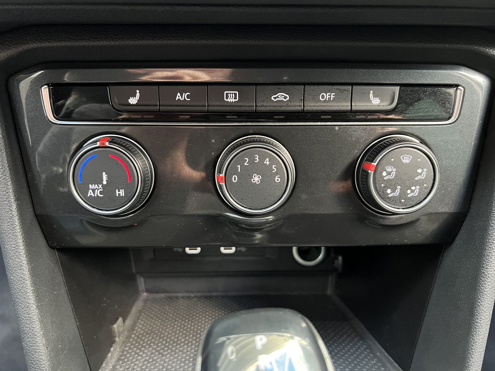 Volkswagen Tiguan 2.0 TDI DSG LED-Matrix Navi Discover PDC foto 24