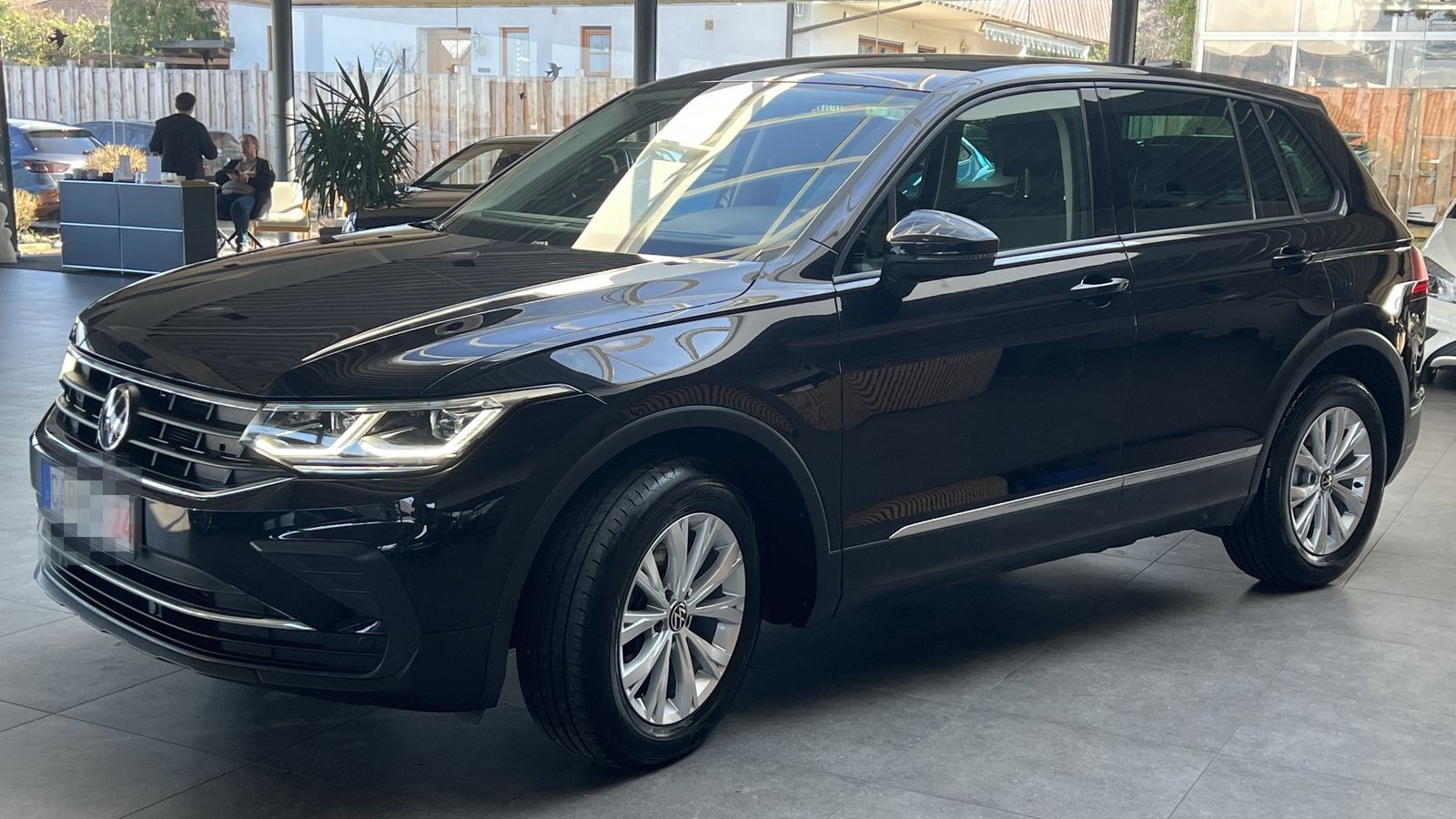 Volkswagen Tiguan 2.0 TDI DSG LED-Matrix Navi Discover PDC foto 5