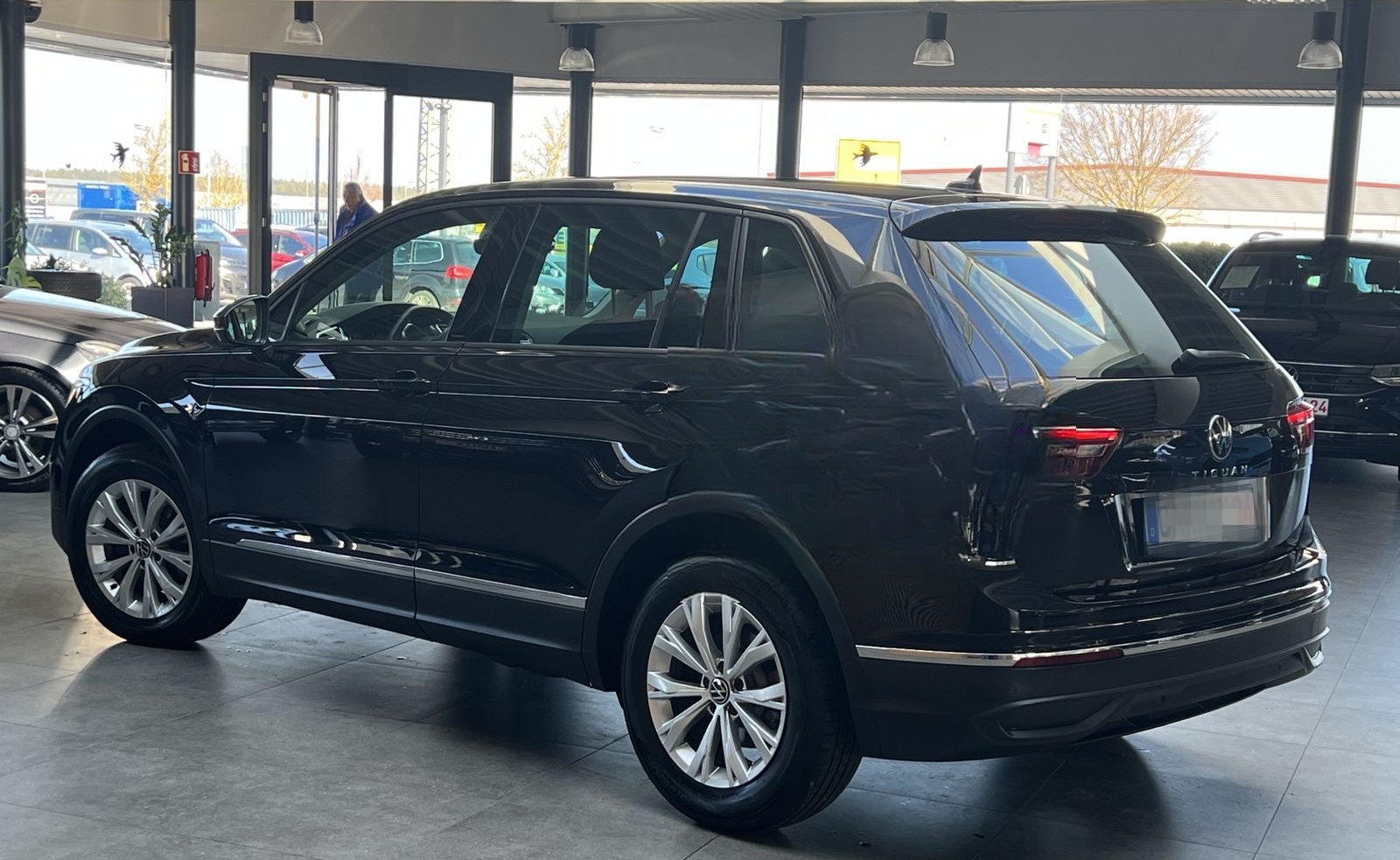 Volkswagen Tiguan 2.0 TDI DSG LED-Matrix Navi Discover PDC foto 6